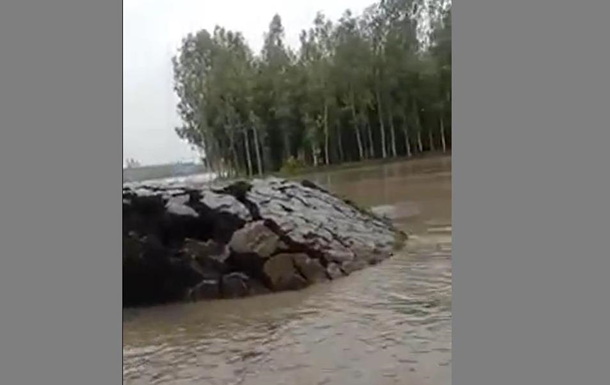 Рідкісний природний феномен в Індії потрапив на відео