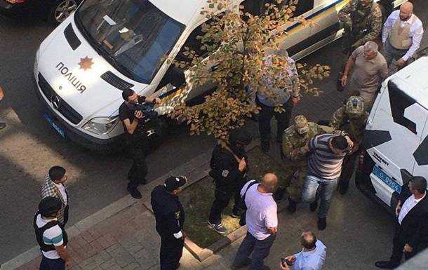 Чоловік з гранатою у Кабміні затриманий