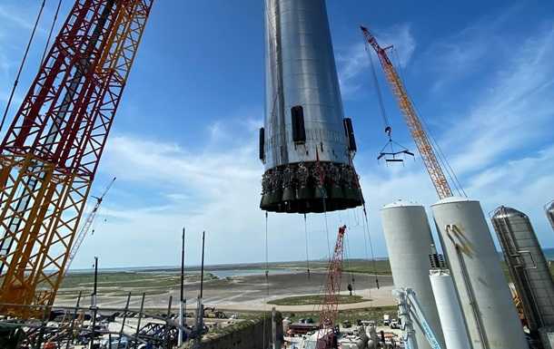 Ілон Маск показав перевезення Starship на космодром