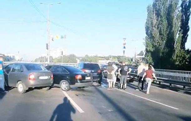 У Києві сталася ДТП за участю п'яти авто