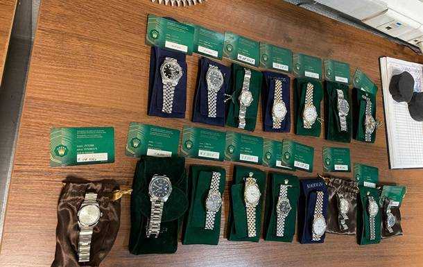 В аеропорту Київ у громадянина США вилучили 16 годинників Rolex