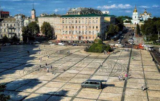 Софійську площу після дрифту чиститимуть кілька днів