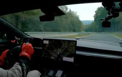 Новая модель Tesla побила рекорд скорости