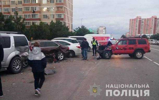 У Чорноморську підліток за кермом протаранив шість авто