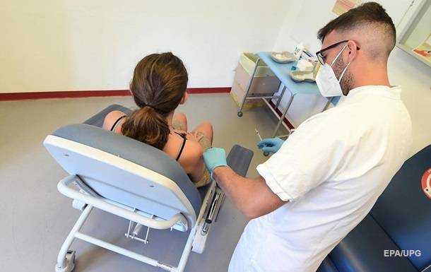 Українці отримали понад 12 млн щеплень від COVID