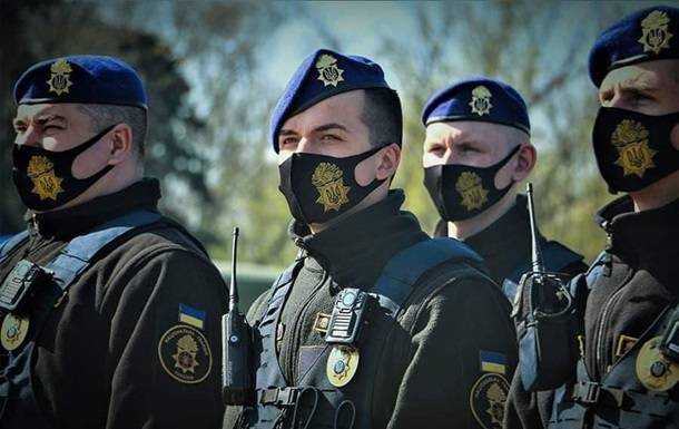 Поліція перейшла на посилений режим