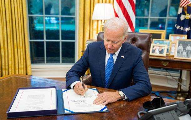 Байден підписав тимчасовий бюджет США