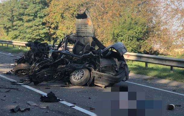 На Львівщині зіткнулися п'ять авто, є жертва