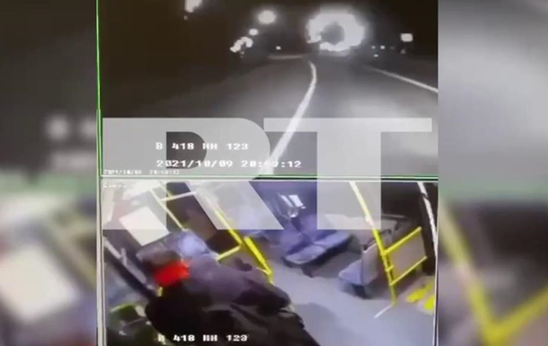 Момент ДТП із Собчак потрапив на камери спостереження