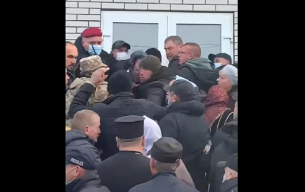 На Вінниччині біля храму побилися віруючі