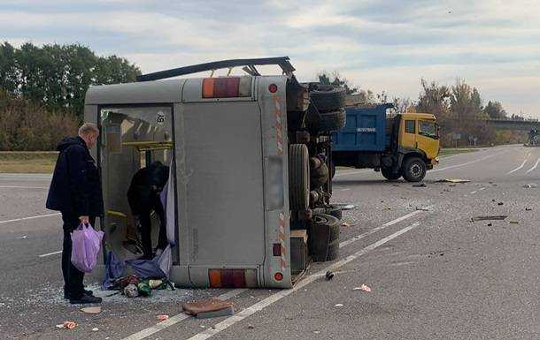 На Київщині перекинувся автобус із білорусами, шестеро постраждалих
