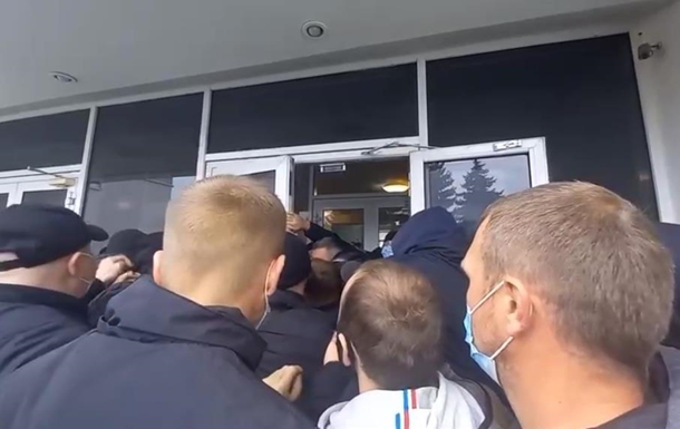 У Броварах ветерани АТО блокують міськраду
