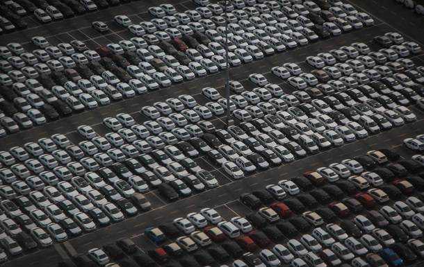 Українці менше купують нові автомобілі