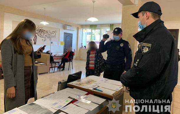 Співробітники вокзалу Мукачево торгували підробленими COVID-довідками