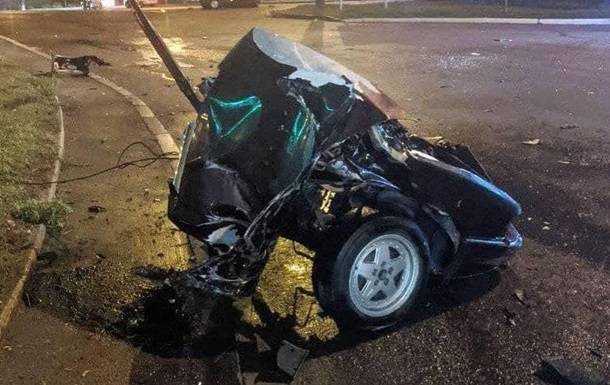 У ДТП у Рівному авто розірвало навпіл