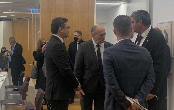 Кулеба у Брюсселі порушив питання санкцій проти РФ