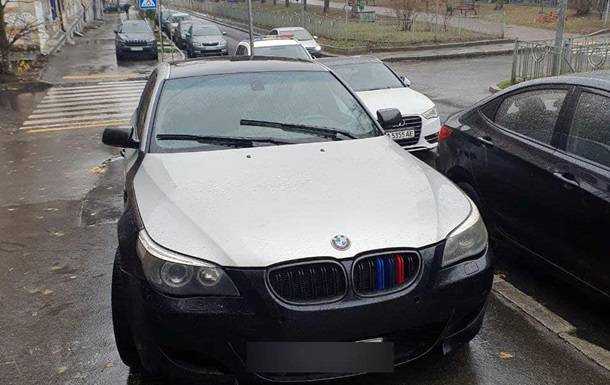 У Києві на мосту Патона з авто стріляли у повітря