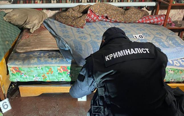 На Одещині чоловік зарізав односельця і сховав тіло у диван