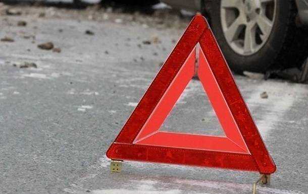 У Києві на "зебрі" автомобіль збив дівчину