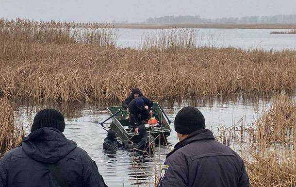 На Житомирщині з озера дістали тіло жінки