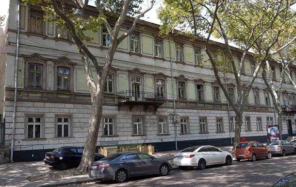 В одеському училищі впала стеля, постраждав студент