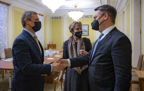 Представники Києва та Берліна обговорили ситуацію на сході України