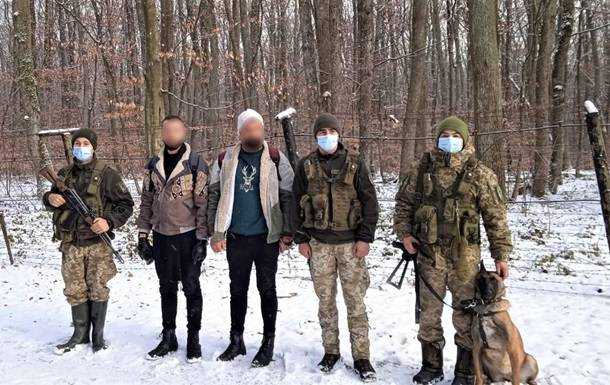 На Закарпатті зі стріляниною затримали мігрантів