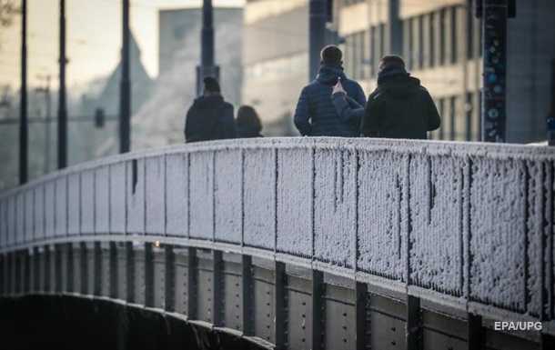 Українців попередили про ожеледь і вітер