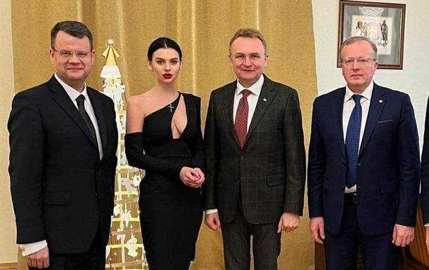 Кабмін звільнив заступника міністра освіти після фото з "помічницею"