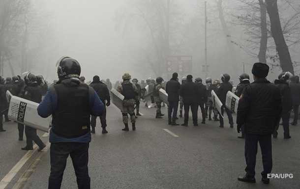В Алмати силовики зачищають центральну площу