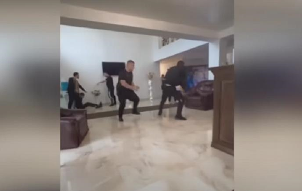У готелі Карпат сталася бійка персоналу з гостями