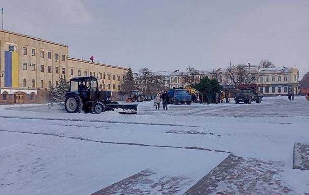 У Кропивницькому вітер зламав головну ялинку міста