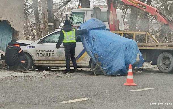 У Тернополі авто поліції врізалося в будівлю поста