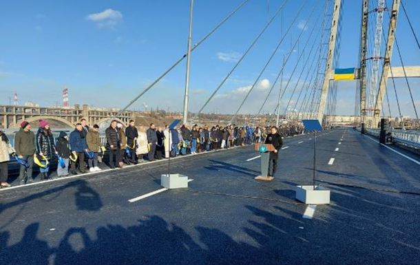 Зеленський відкрив вантовий міст у Запоріжжі