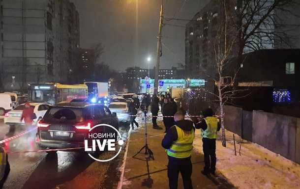 У Києві невідомі обстріляли позашляховик