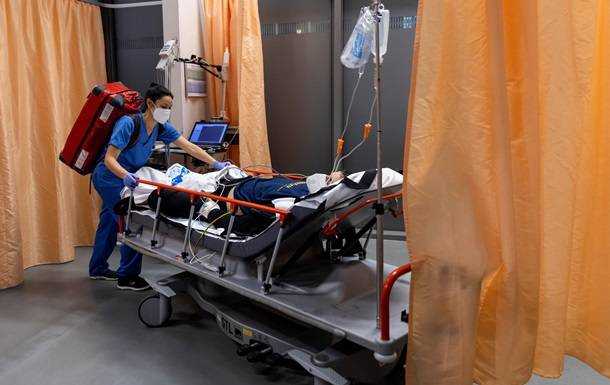 Медики розповіли, кому загрожує важкий Омікрон