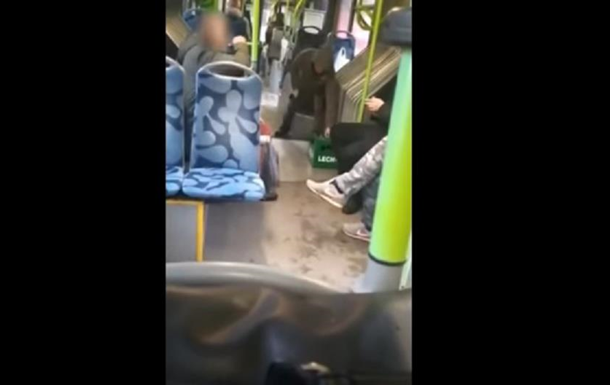 У Польщі підлітки побили в автобусі водія-українця