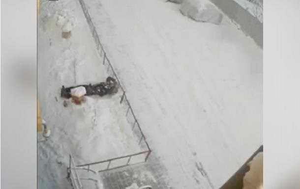 Жінка викликала собі "швидку" після падіння з восьмого поверху
