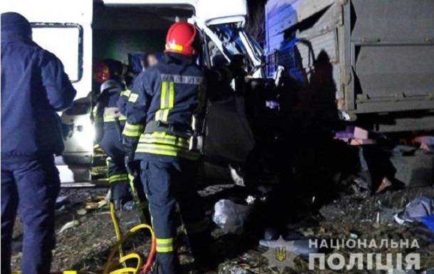У ДТП на Донеччині загинули чотири людини