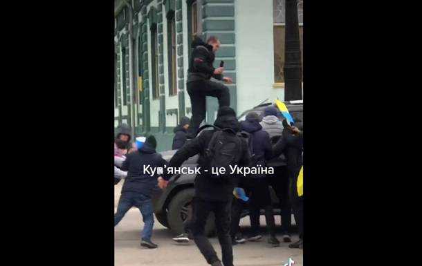 У Куп'янську місцеві жителі протестують проти окупації
