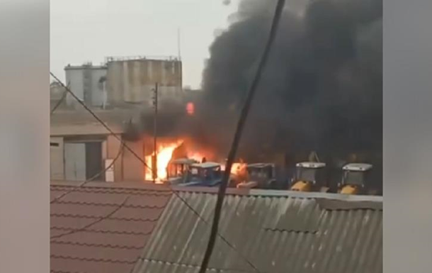 У Херсоні снаряди влучили у дві дев'ятиповерхівки, розбомблений водоканал