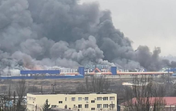 У Маріуполі горять Епіцентр і Сільпо