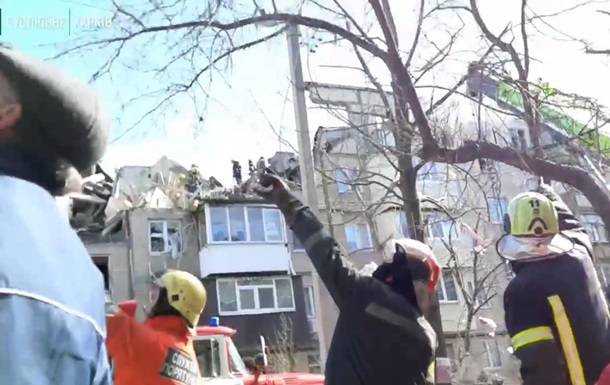У Харкові рятувальники потрапили під бомбардування