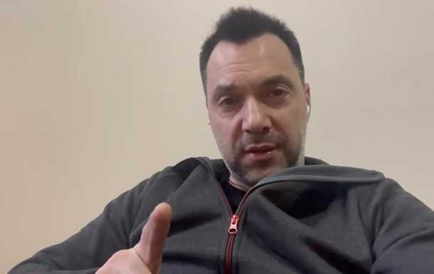 Військового рішення щодо Маріуполя поки немає – Арестович