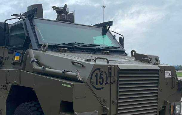 Австралія передала Україні бронемашини Bushmaster