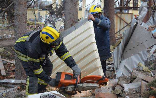 У Бородянці з-під завалів дістали 41 тіло