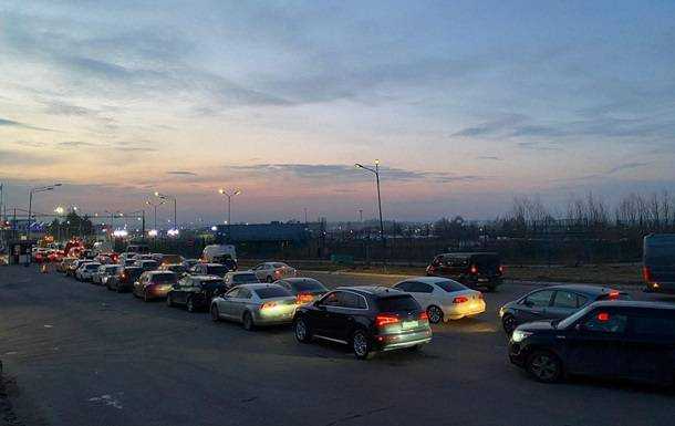 У Польщі на в'їзд в Україну з'явилися величезні черги