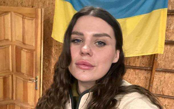Російські окупанти пограбували будинок солістки KAZKA під Гостомелем
