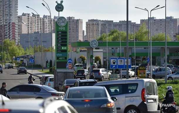Зеленський доручив усунути черги на АЗС