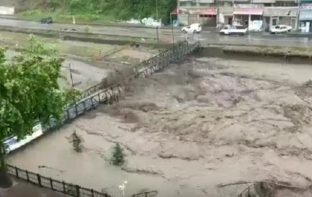 У Сімферополі оголосили надзвичайну ситуацію через дощі